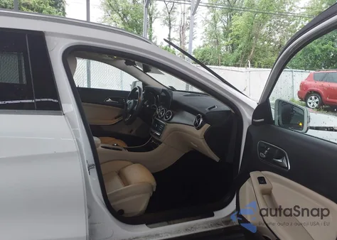 2020 Mercedes-Benz Gla 250 4Matic z USA, uszkodzony, nr VIN WDCTG4GB8LU026361